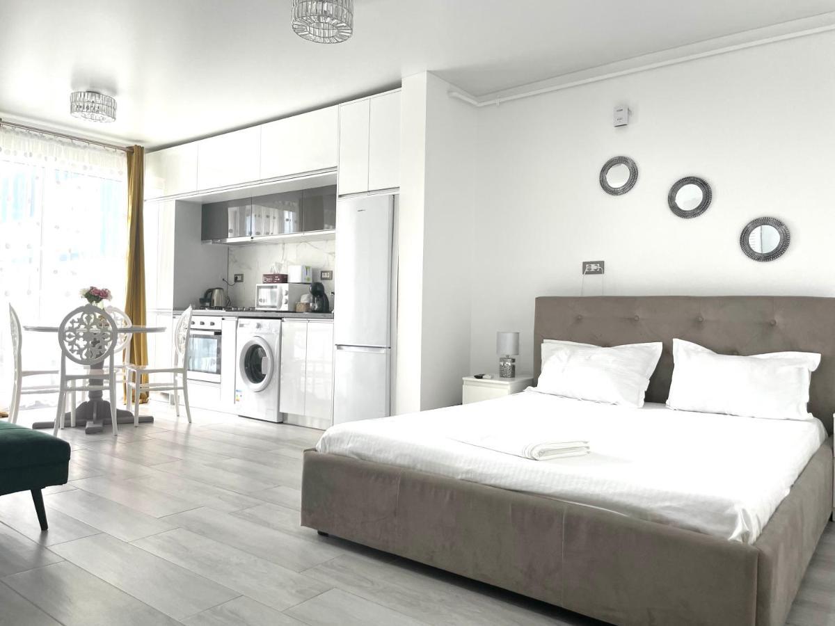 Dominic 2 Beds 1 Sofa Parking Pool Apartament By Alezzi Nord10 Daire Navodari Dış mekan fotoğraf