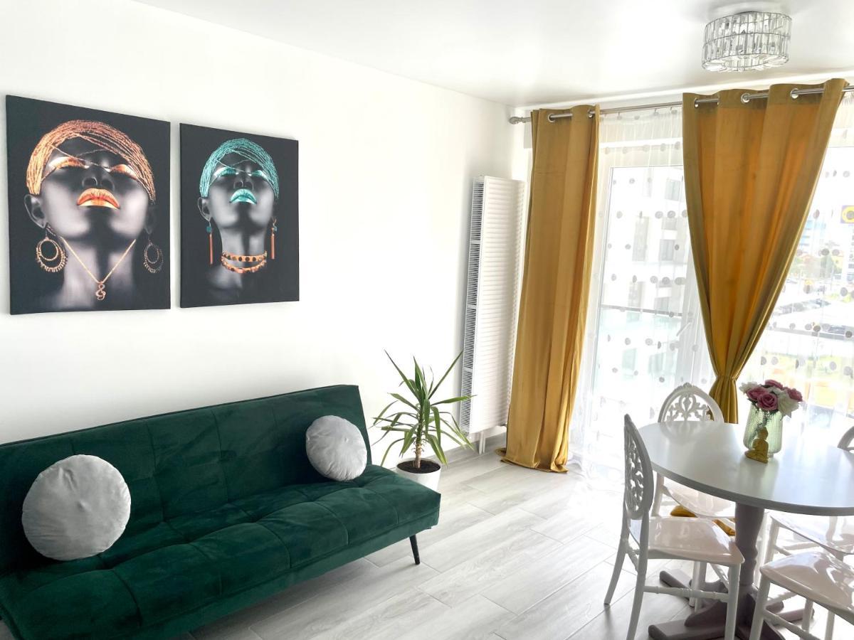 Dominic 2 Beds 1 Sofa Parking Pool Apartament By Alezzi Nord10 Daire Navodari Dış mekan fotoğraf