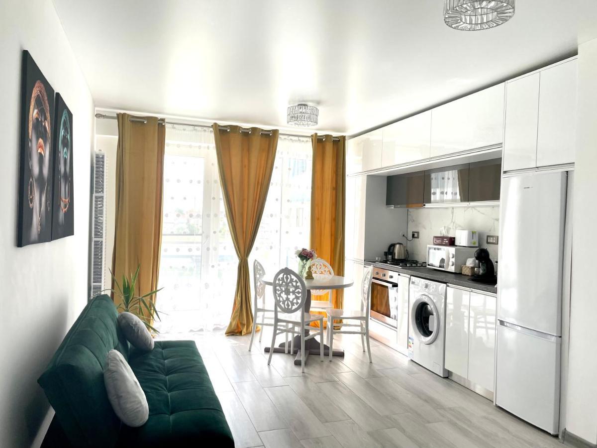 Dominic 2 Beds 1 Sofa Parking Pool Apartament By Alezzi Nord10 Daire Navodari Dış mekan fotoğraf