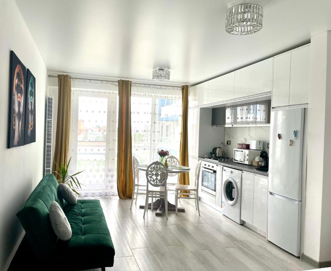 Dominic 2 Beds 1 Sofa Parking Pool Apartament By Alezzi Nord10 Daire Navodari Dış mekan fotoğraf