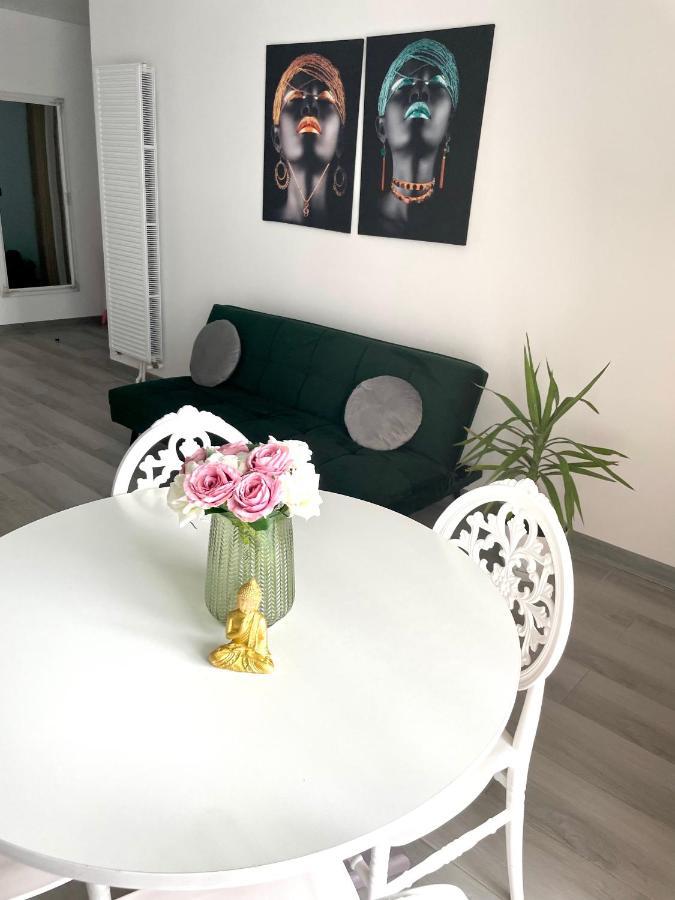 Dominic 2 Beds 1 Sofa Parking Pool Apartament By Alezzi Nord10 Daire Navodari Dış mekan fotoğraf