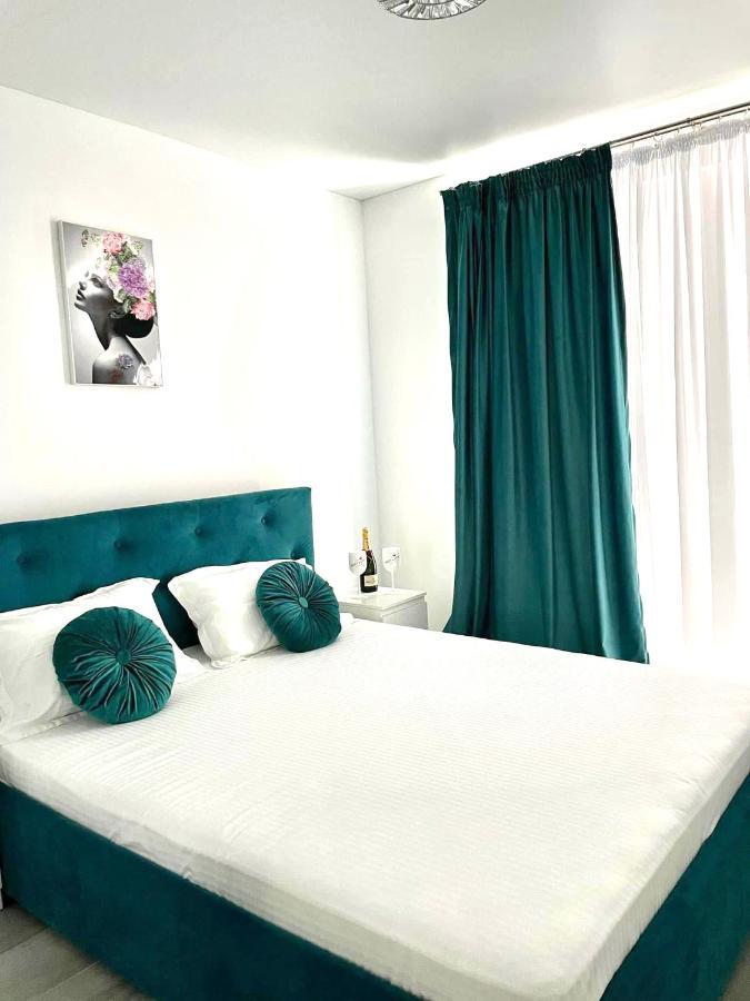 Dominic 2 Beds 1 Sofa Parking Pool Apartament By Alezzi Nord10 Daire Navodari Dış mekan fotoğraf