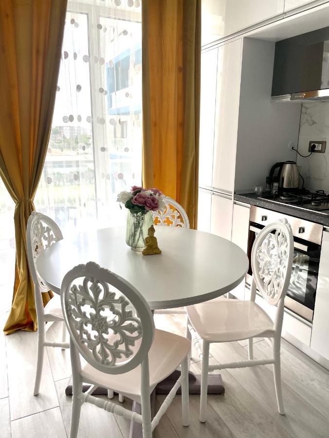 Dominic 2 Beds 1 Sofa Parking Pool Apartament By Alezzi Nord10 Daire Navodari Dış mekan fotoğraf