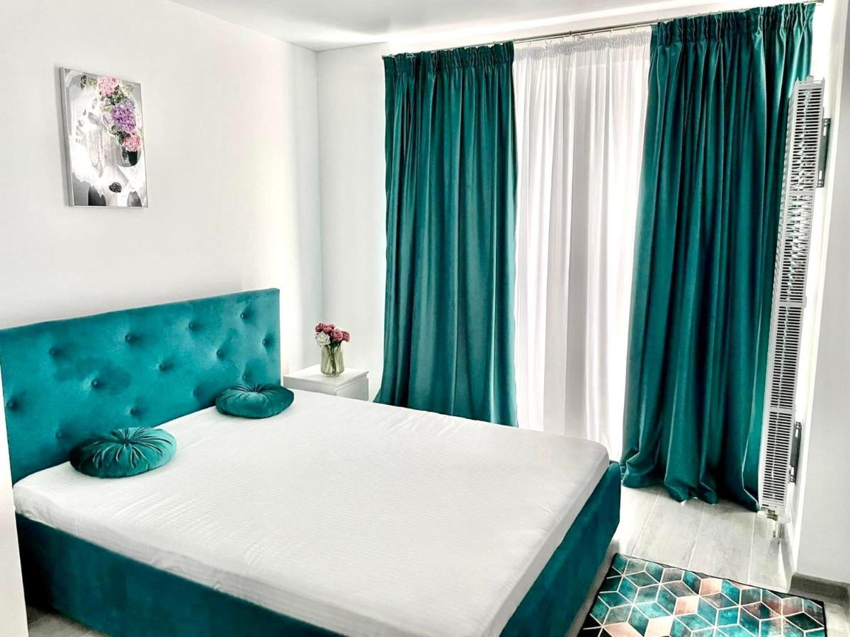 Dominic 2 Beds 1 Sofa Parking Pool Apartament By Alezzi Nord10 Daire Navodari Dış mekan fotoğraf