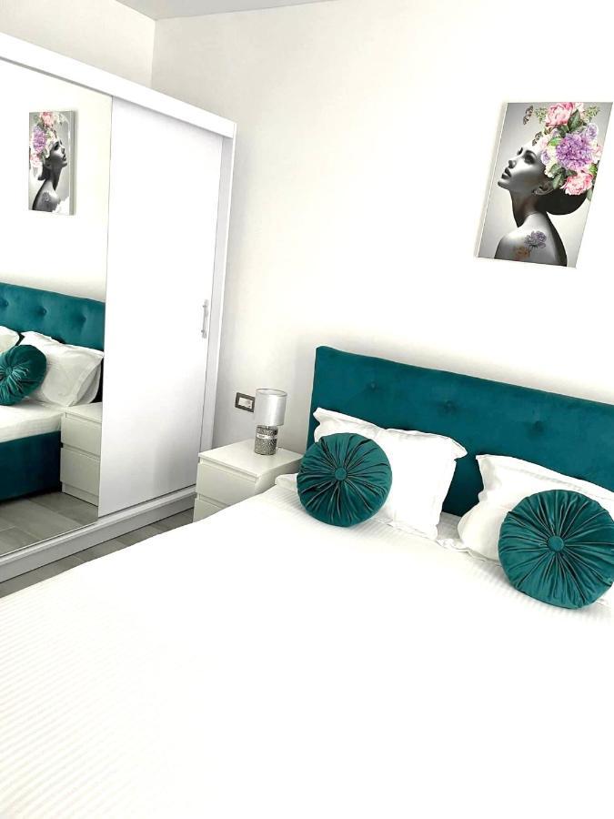 Dominic 2 Beds 1 Sofa Parking Pool Apartament By Alezzi Nord10 Daire Navodari Dış mekan fotoğraf