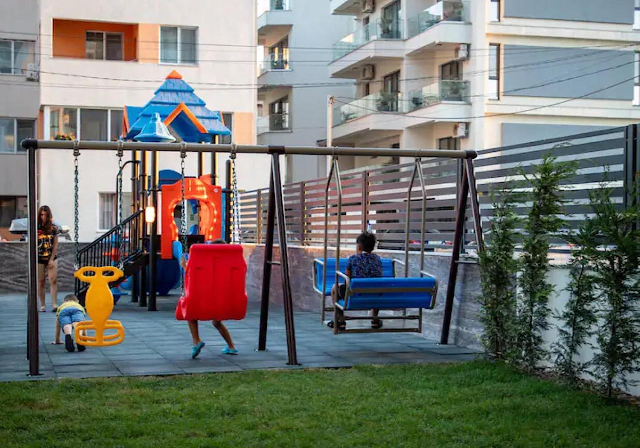 Dominic 2 Beds 1 Sofa Parking Pool Apartament By Alezzi Nord10 Daire Navodari Dış mekan fotoğraf